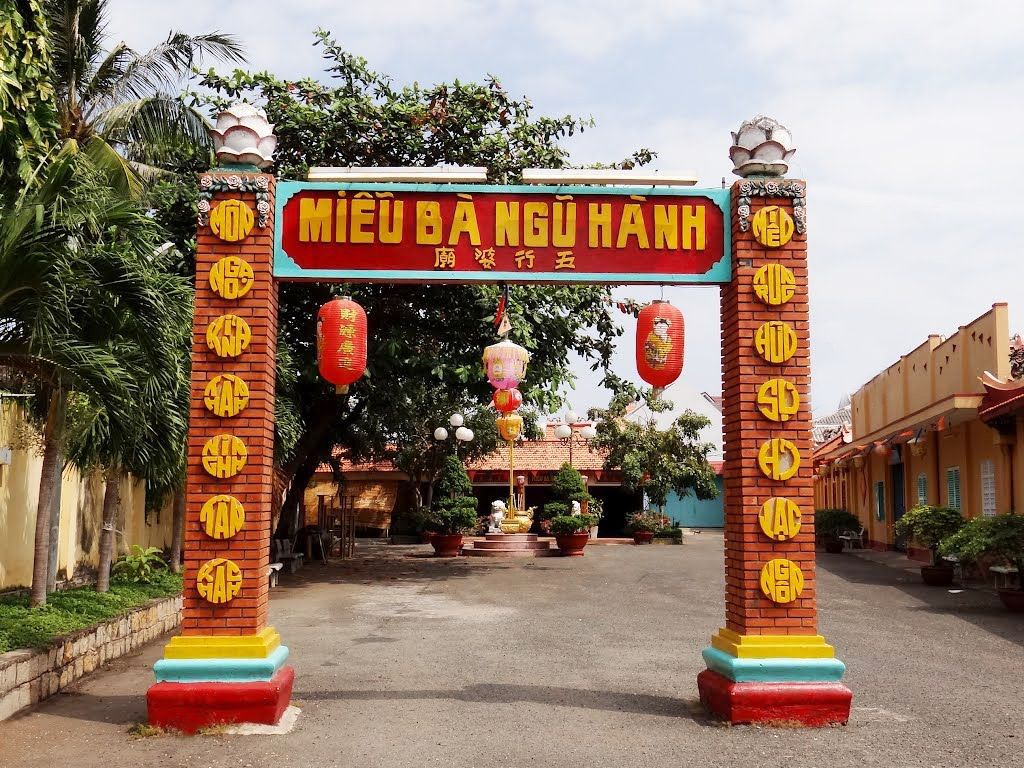 8.	Ba Ngu Hanh Temple